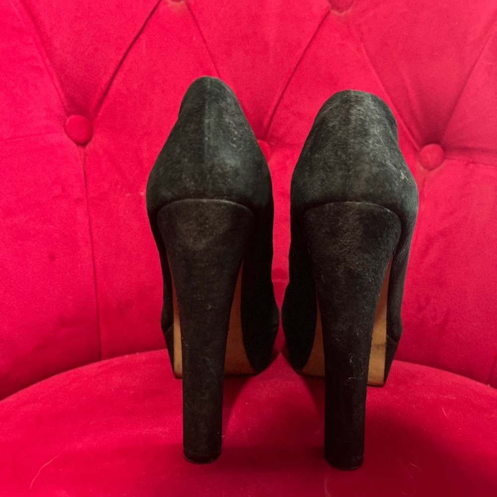 Heels - Picture 3 of 4